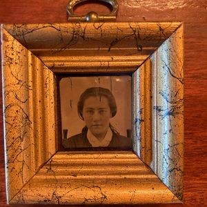 Antique Daguerreotype tintype photo woman in gold frame